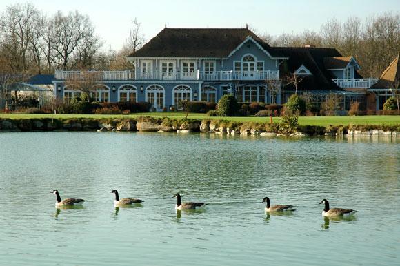 Etiolles Country Club Hotel Exterior photo