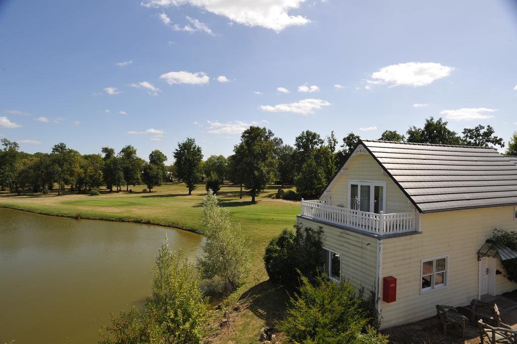 Etiolles Country Club Hotel Exterior photo